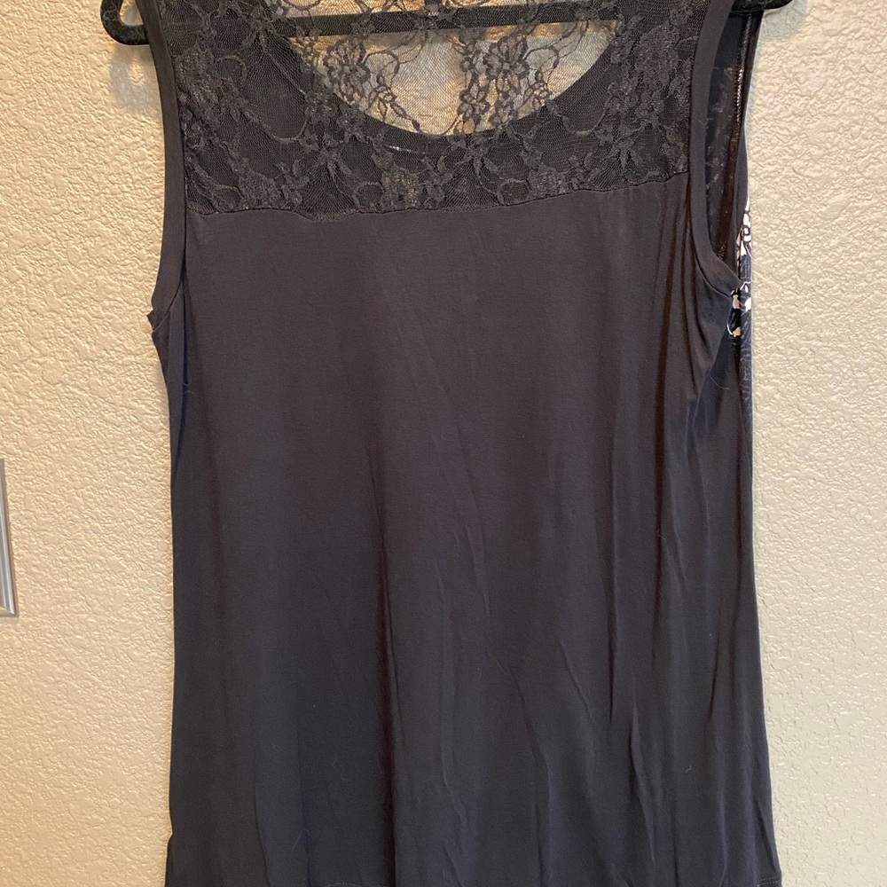 Woman short sleeve summer top with beaded embellishments and lace shoulders - Picture 3 of 3